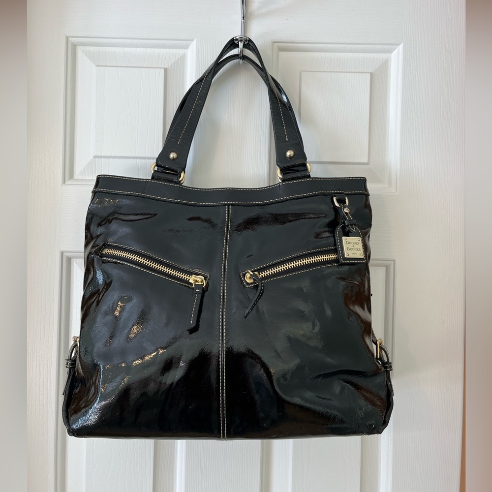Dooney & Bourke Black Patent Leather w/ gold tone accents Shoulder Bag/T…